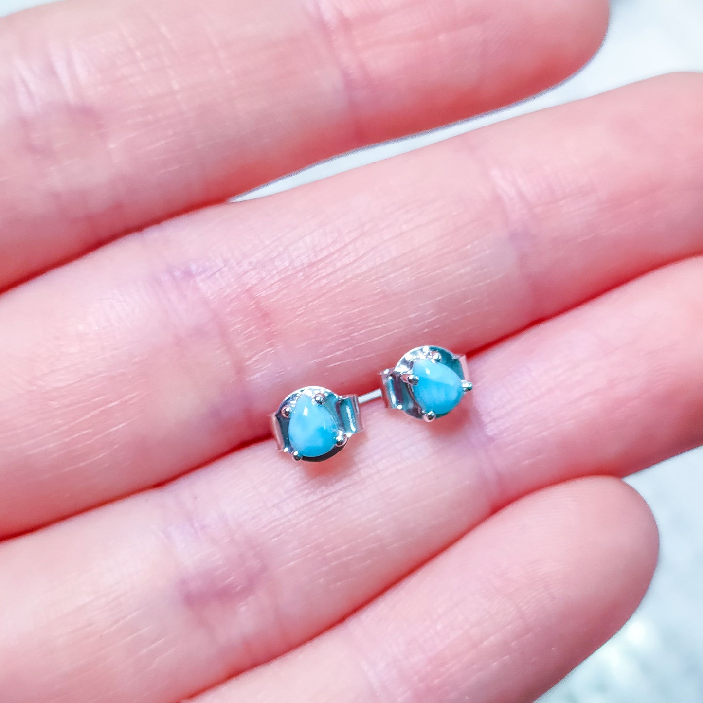 Larimar nappikorvakorut