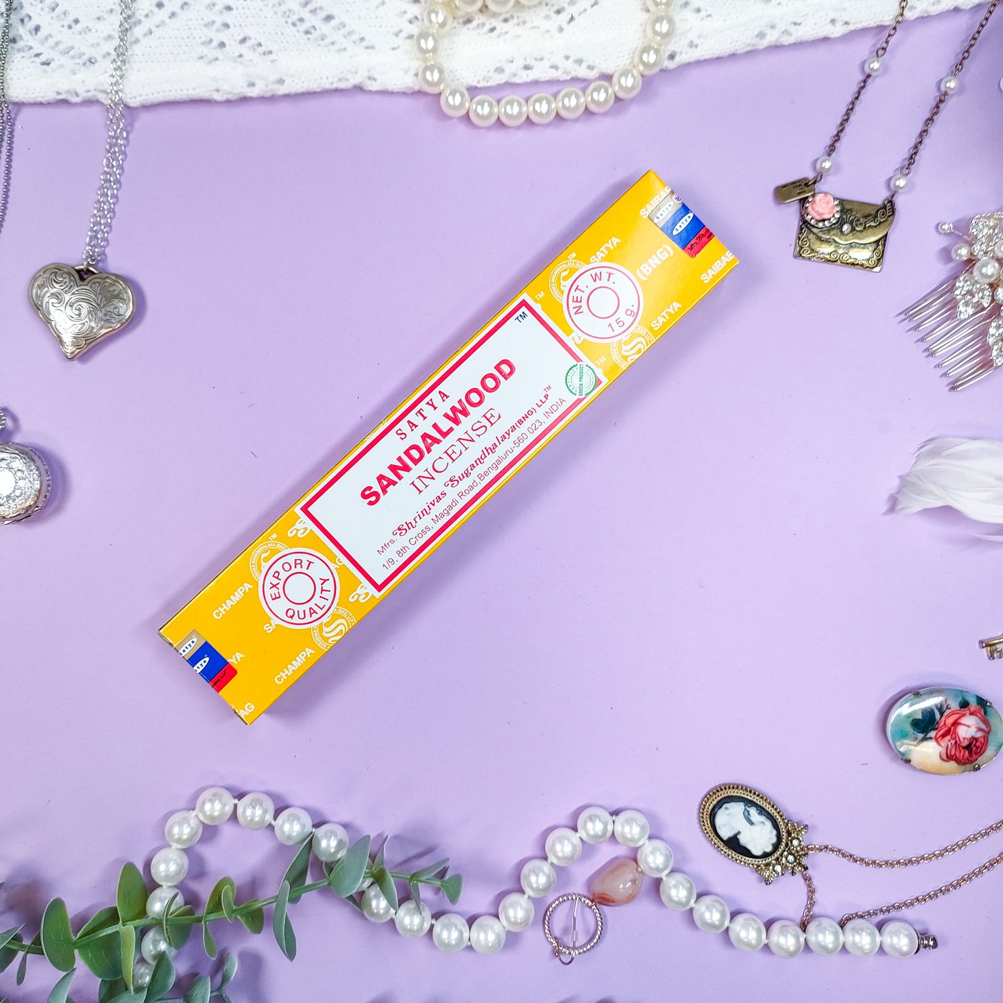 Satya suitsuketikut santelipuu