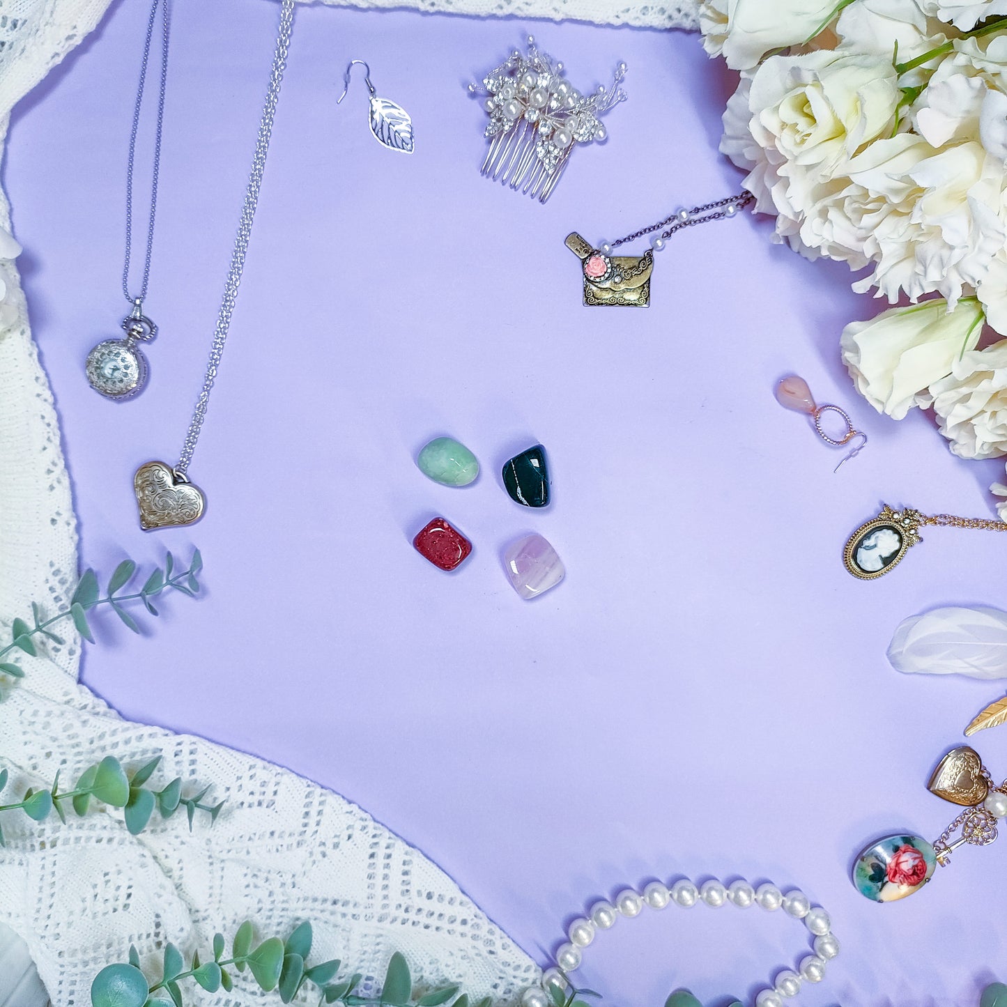 Sopivat kristallit eri horoskoopeille - Witches and Familiars kivikauppa verkossa