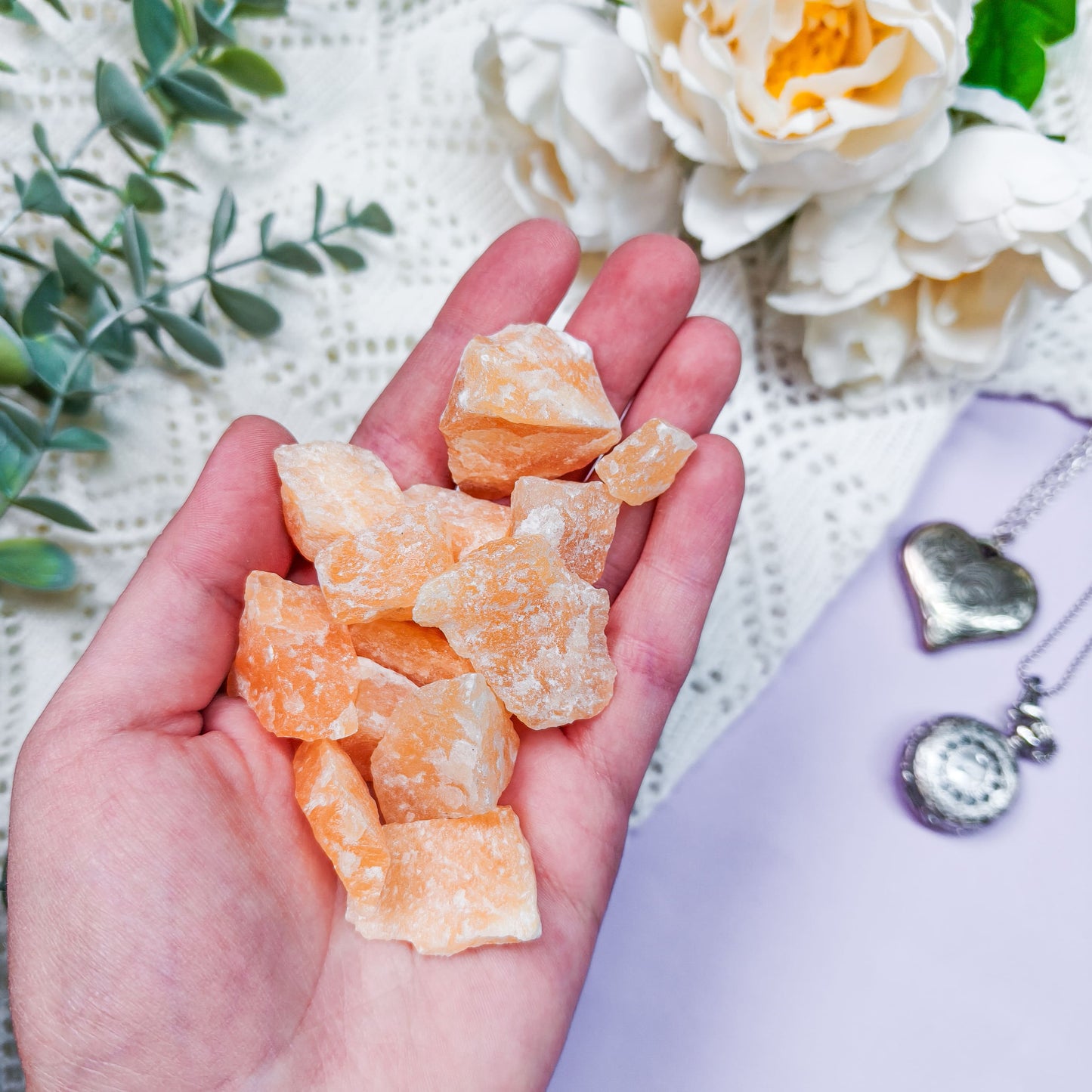 Keltainen kalsiitti raaka