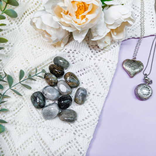 Labradoriitti rumpuhiottu