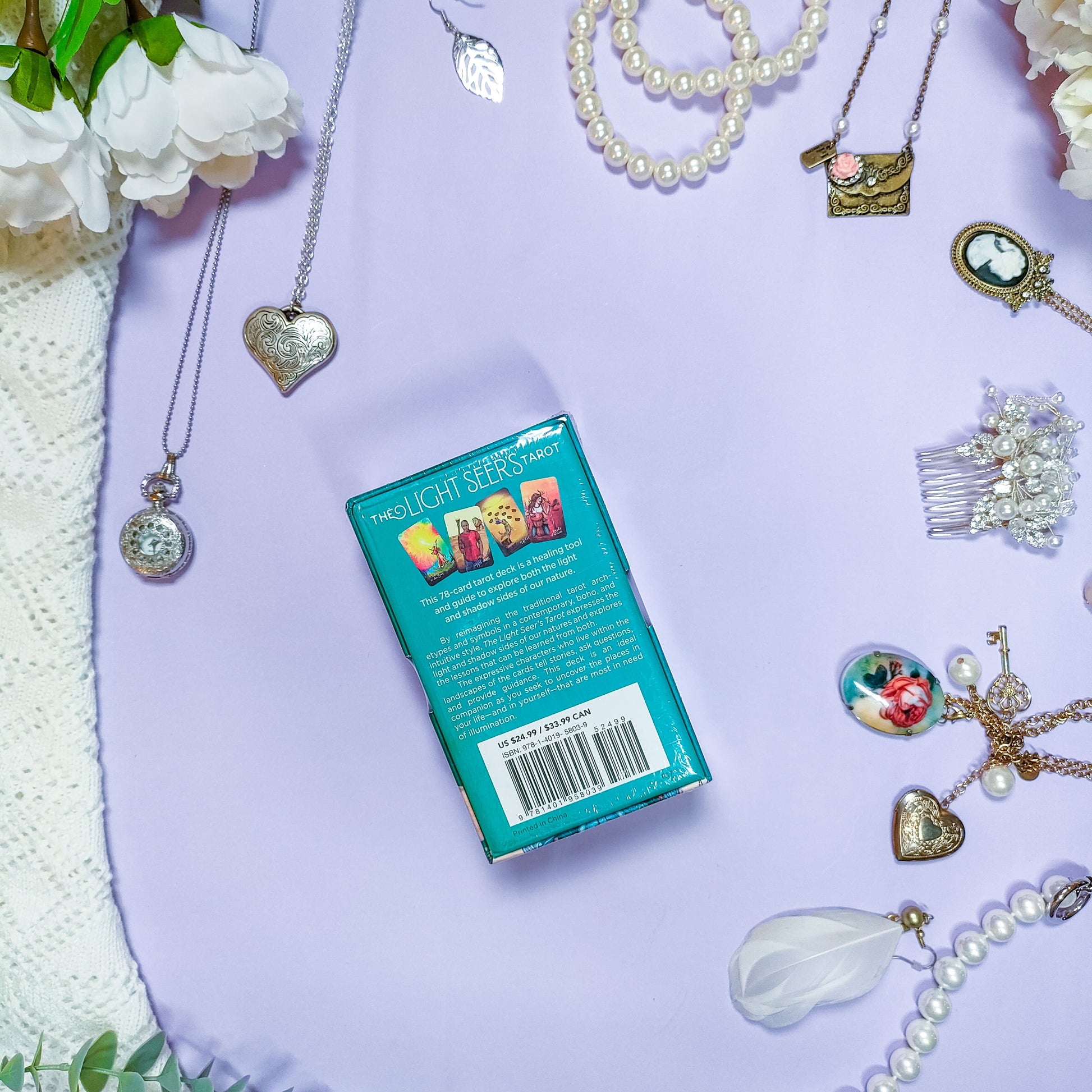 The Light Seer's tarotkortit - aloittelijaystävälliset tarotkortit ja oraakkelikortit meiltä!