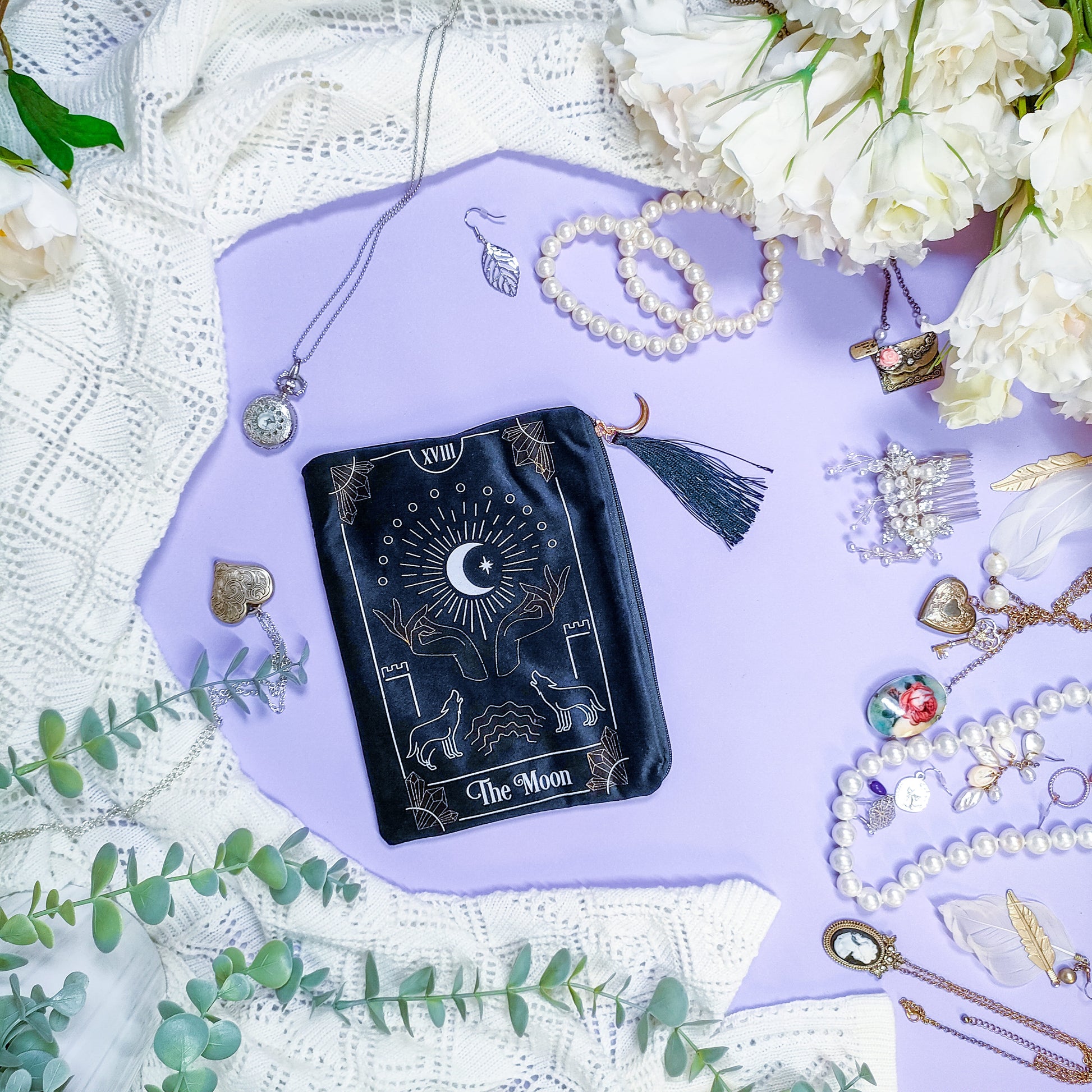 Meikkipussi - tarot pakkojen ja oraakkelikorttien säilytyspussit netistä Witches and Familiars