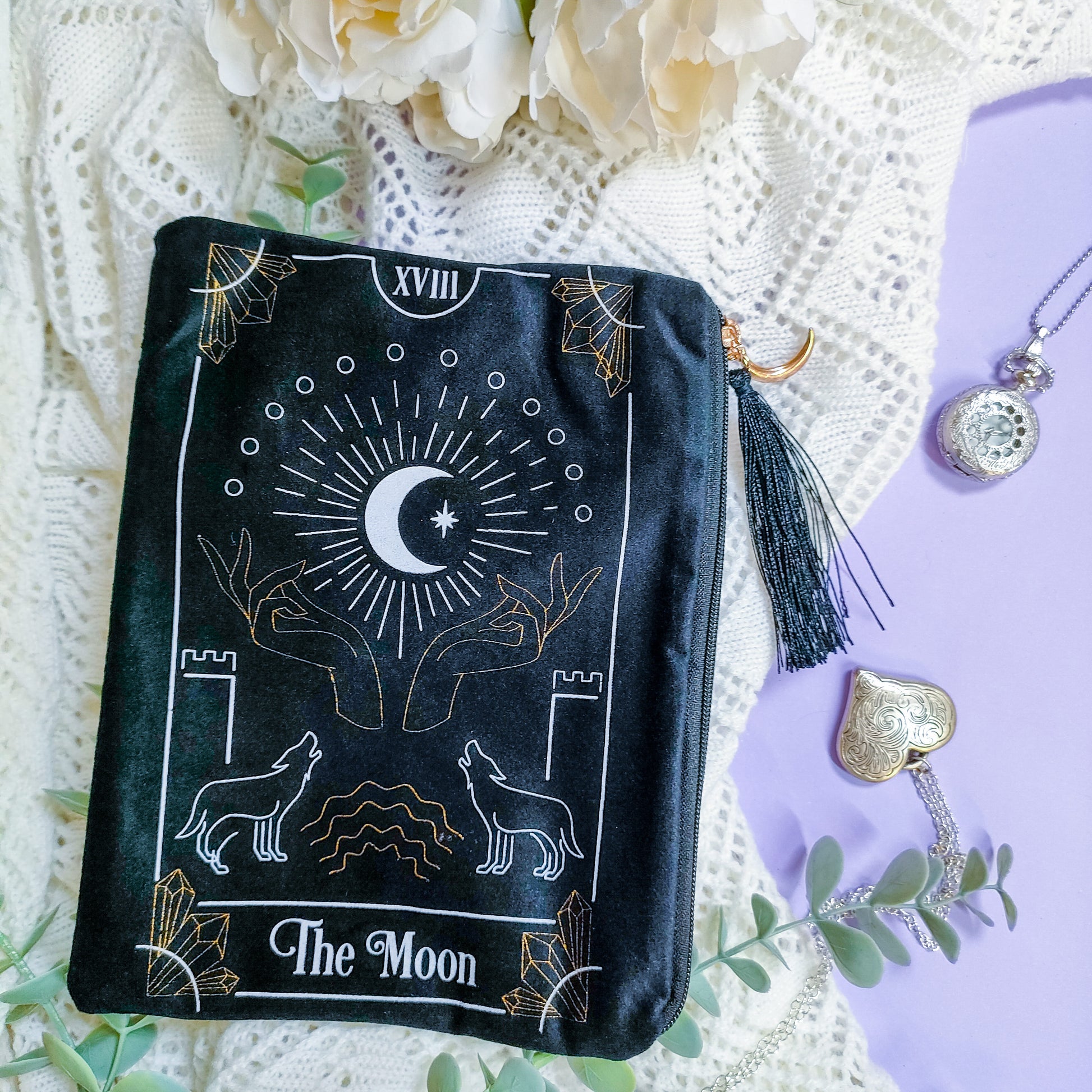 Meikkipussi - tarot pakkojen ja oraakkelikorttien säilytyspussit netistä Witches and Familiars