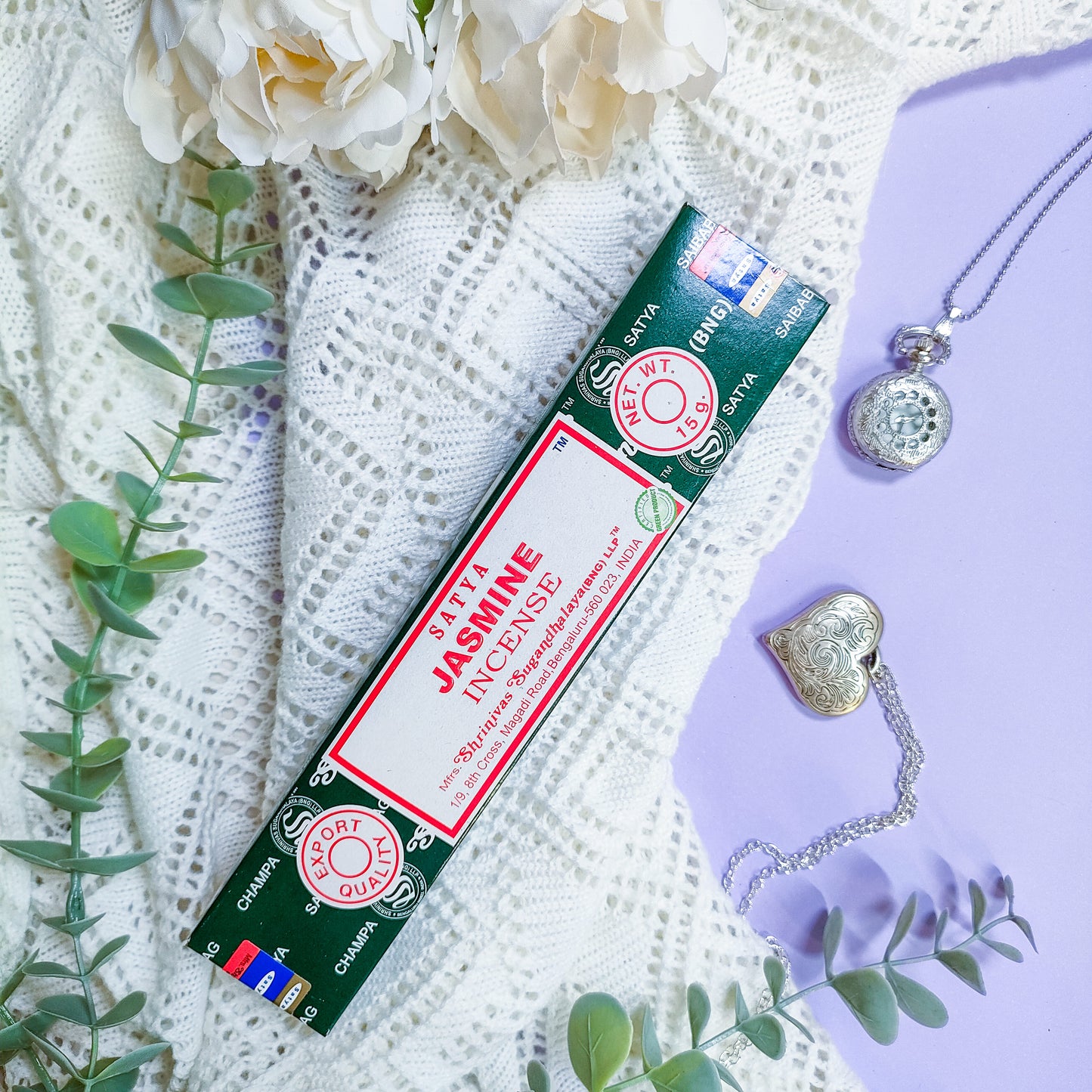 Satya suitsuketikut - Witches and Familiars käsin rullatut suitsukkeet suitsukekaupasta